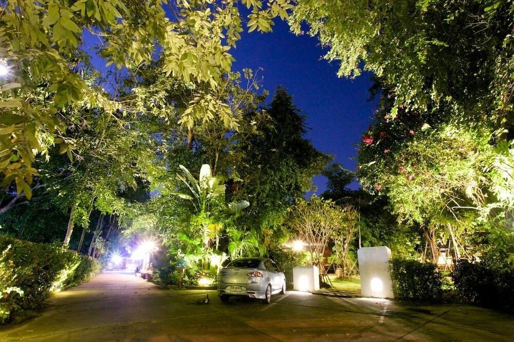 Hotel Siri Lampang Ngoại thất bức ảnh